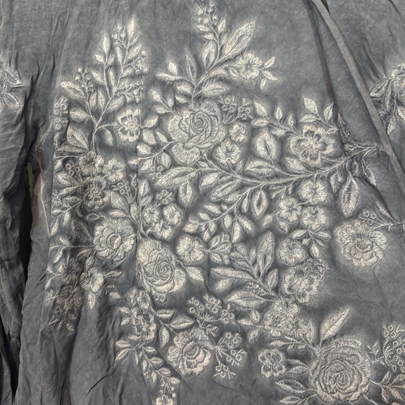 Savanna Jane Embroidered Long Sleeve Top Size Small - Picture 4 of 4